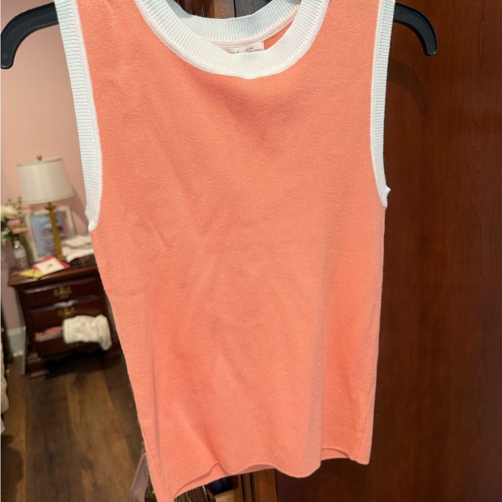 Sleeveless Rib-Trim Knit Tank Top in Peach